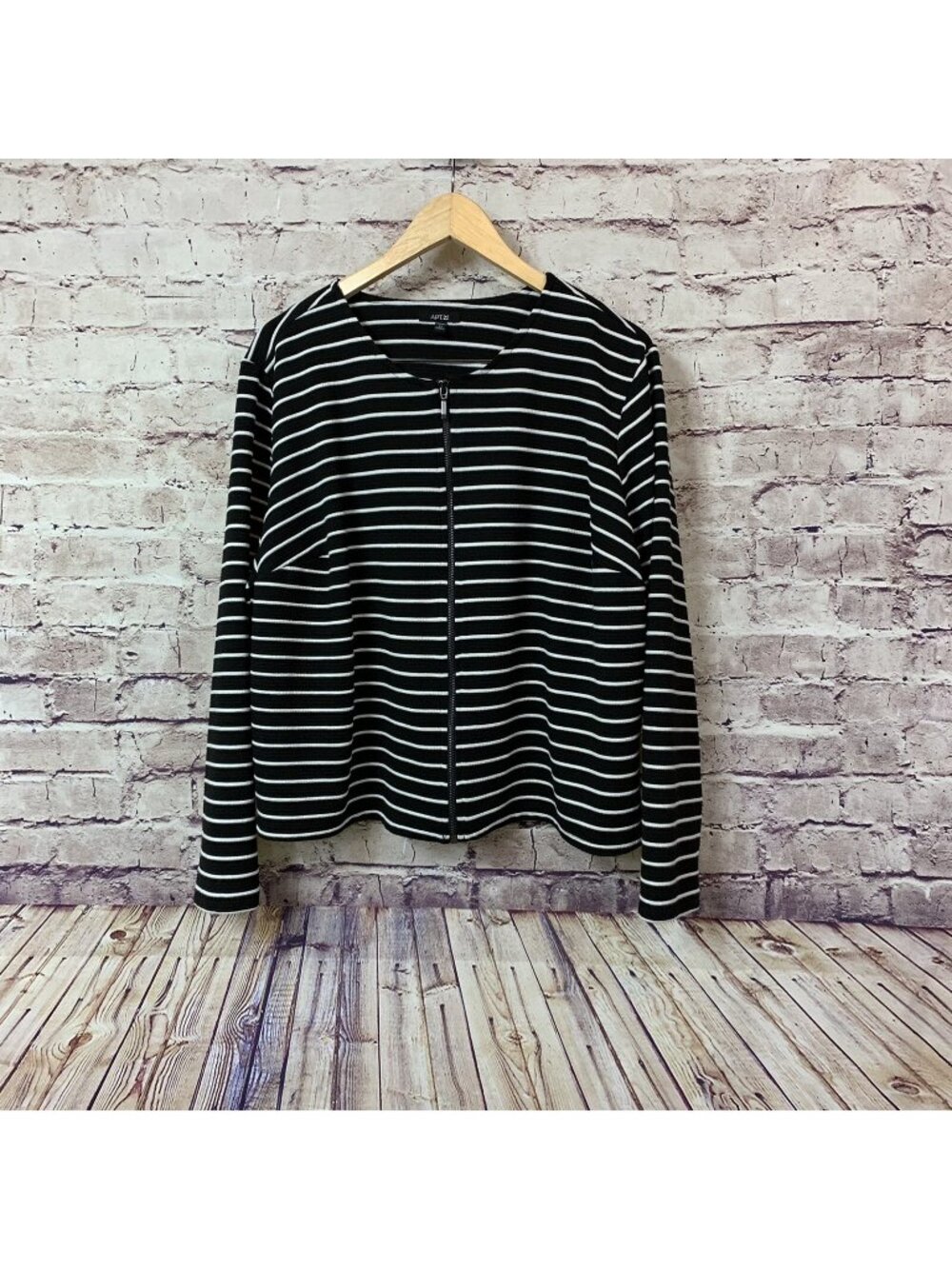 Apt. 9 Black White Striped Zipper Front Long Sleeve Cardigan Jacket